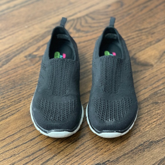 Good Condition Skechers Air Cooled Memory Foam Black Slip Ons Women’s Size 6 - Picture 2 of 15